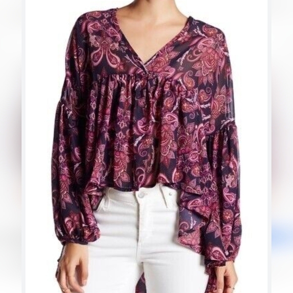 Romeo & Juliet Couture Tops - Romeo & Juliet Couture purple bohemian floral ruffled crop top Sz M Nwt